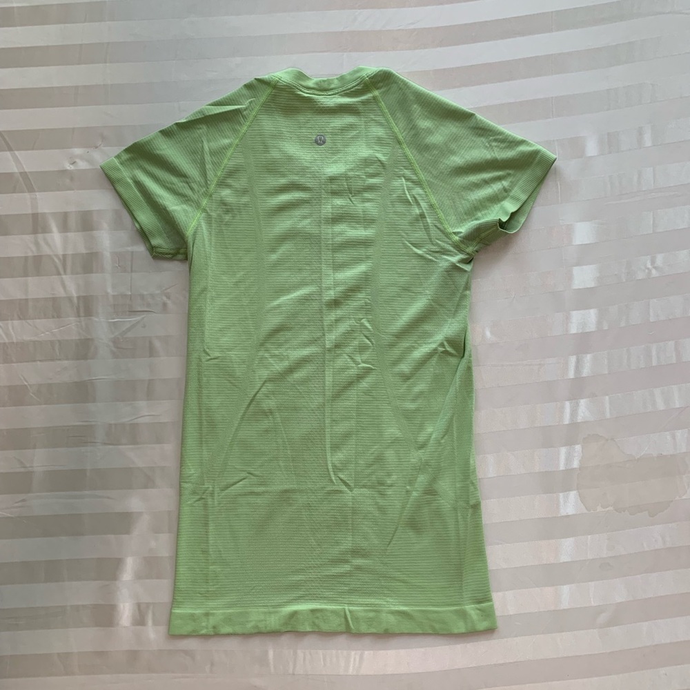 Lululemon Swiftly Tech Short-Sleeve Shirt 2.0 (Size 4)